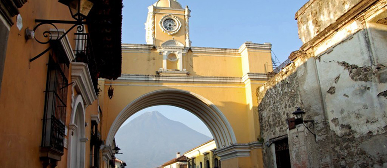 Antigua - Quinta Avenida - 5ème avenue - Guatemala
